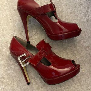 Open-toe burgundy pump